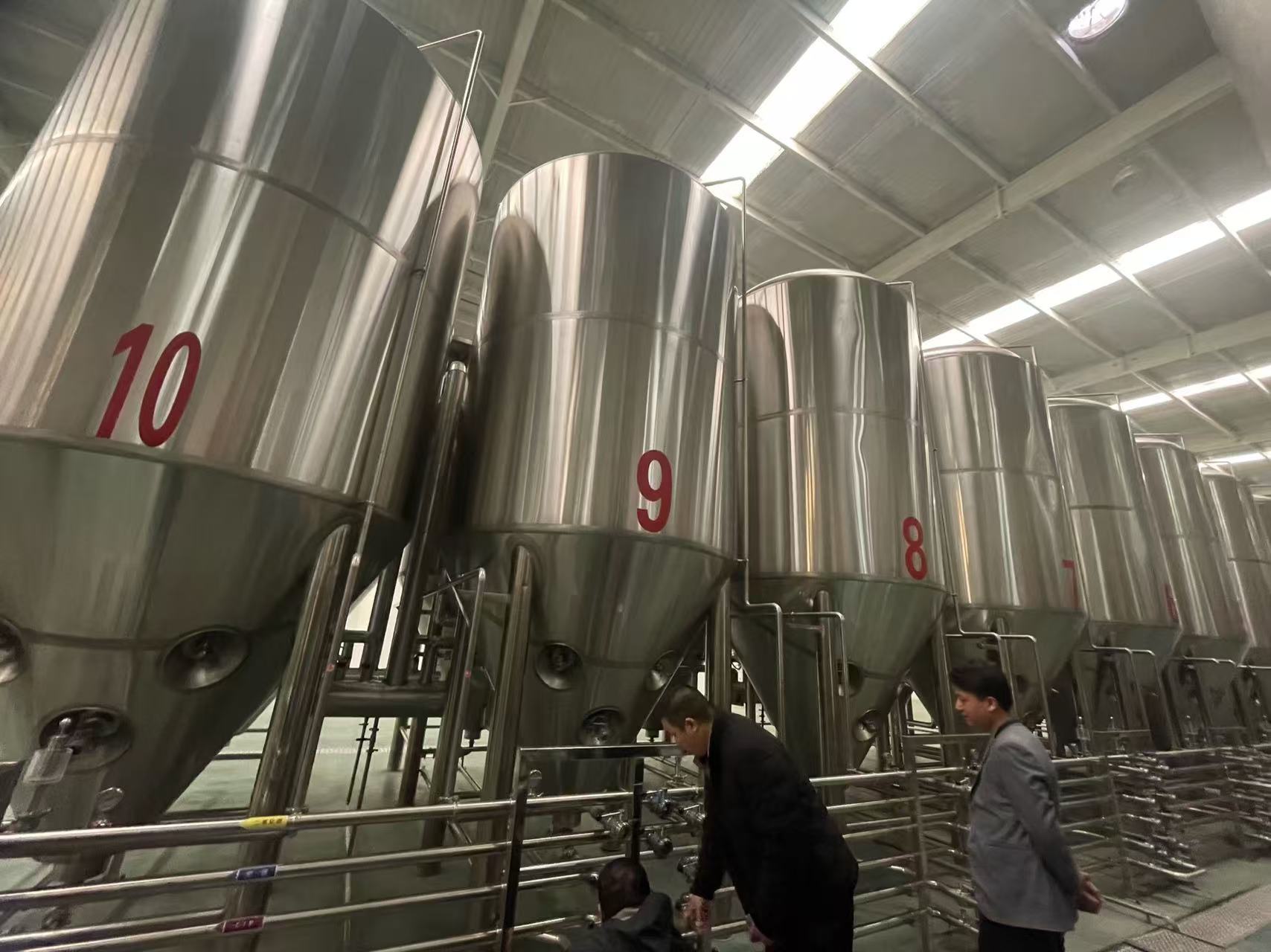 元宝精酿啤酒设备厂—平面布置、设备设计、制造、调试、培训等一条龙服务
